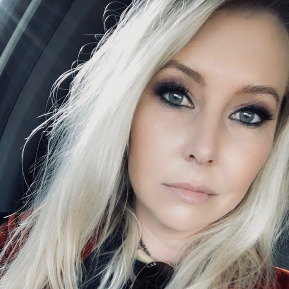 Meet your Posher, Kacey - Picture 3 of 4